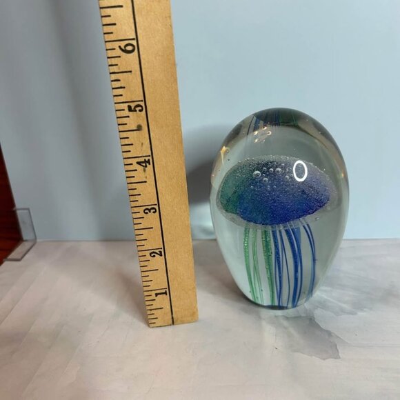 Hand-Blown Glass Jellyfish Paperweight – Blue & Green Ocean Art Decor – 4.5” Tal - Picture 7 of 8